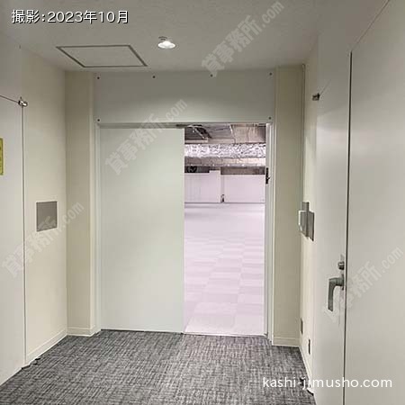 貸室入口(B1階）
