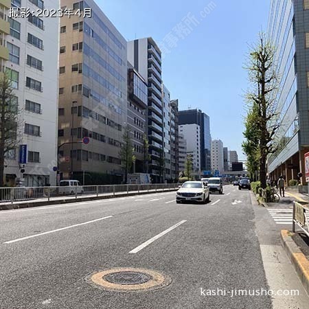 前面道路(桜田通り)