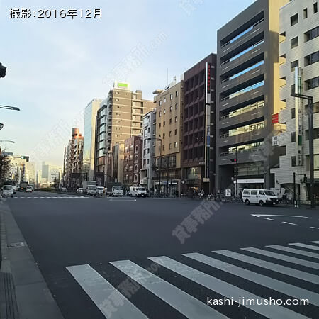 前面道路（新宿通り）