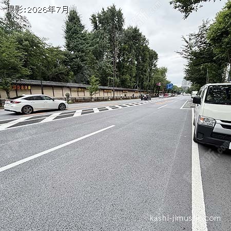 前面道路(靖国通り) 前面道路(靖国通り)