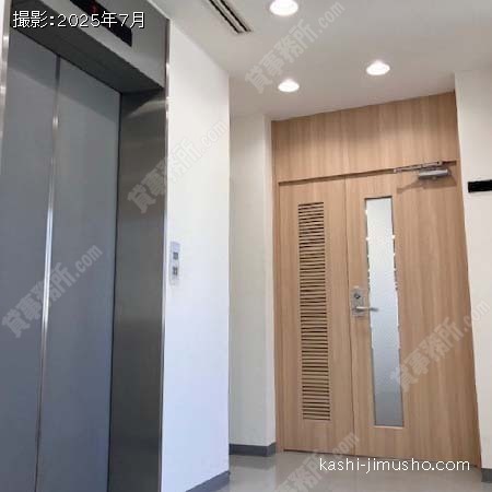 貸室階エレベーターホール