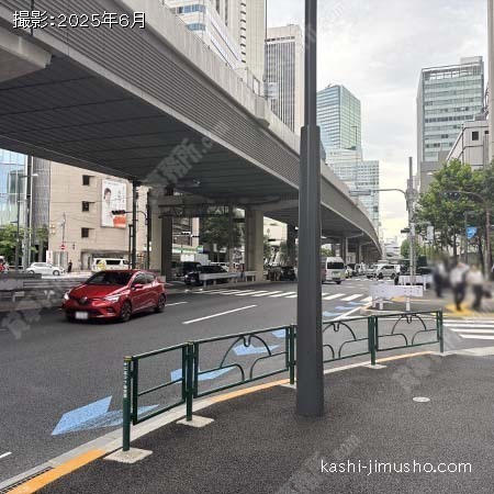 前面道路(六本木通り)