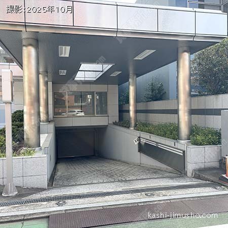 駐車場入口 駐車場入口