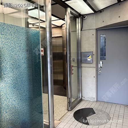 エレベーターホール入口