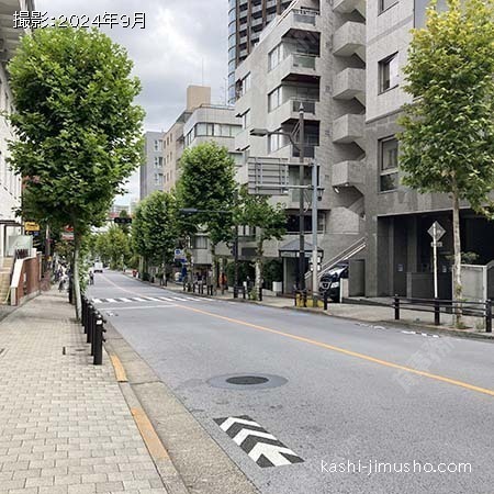 前面道路(赤坂通り)