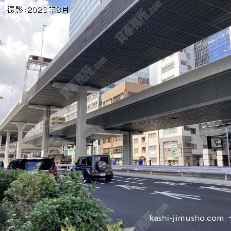 前面道路(六本木通り)