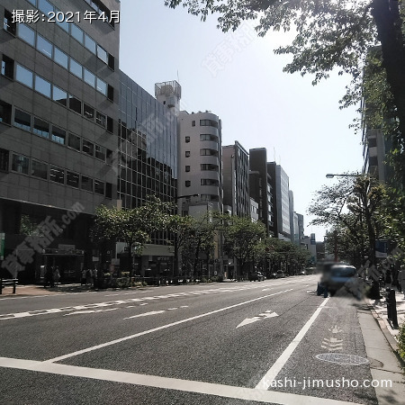 前面道路(靖国通り)