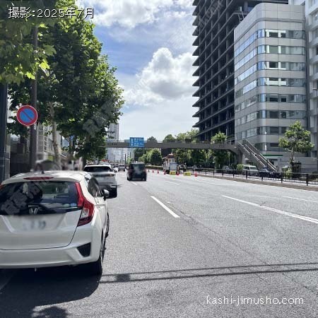 前面道路(青山通り)