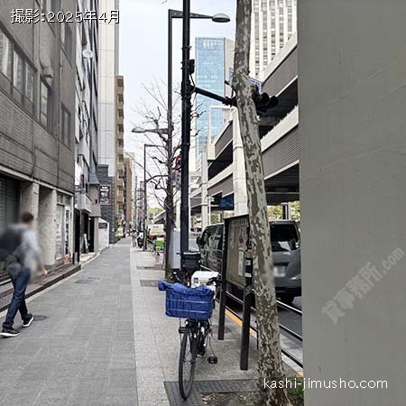 前面道路(六本木通り)