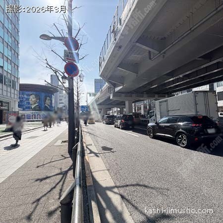 前面道路(六本木通り）