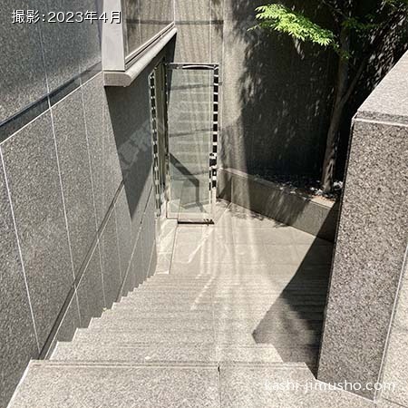 地下区画への階段