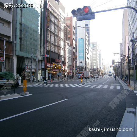 前面道路(外苑東通り）