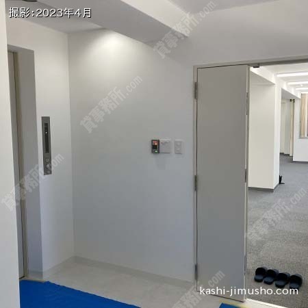 貸室階エレベーターホール