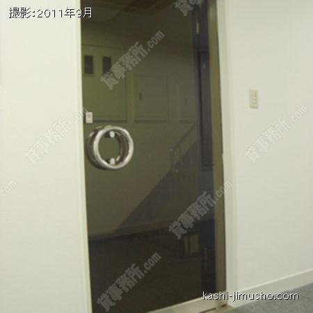 貸室入口 