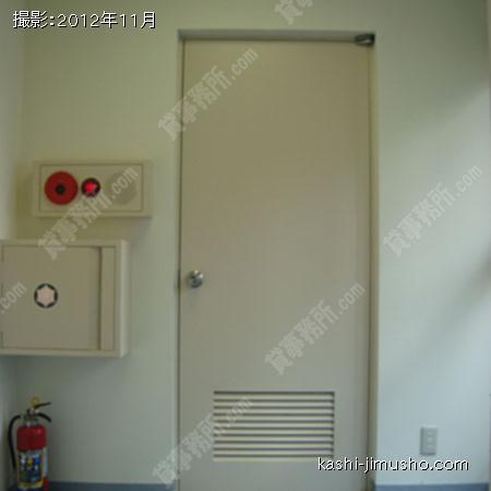貸室入口 