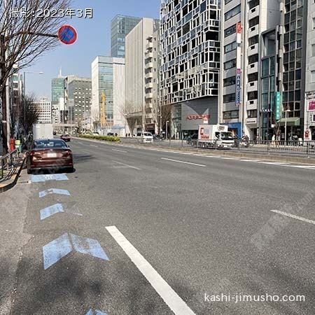 前面道路(青山通り)