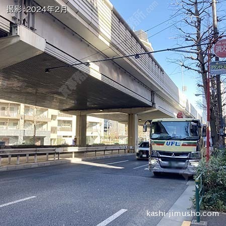 前面道路(六本木通り)