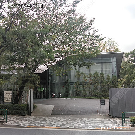 ビル隣:根津美術館