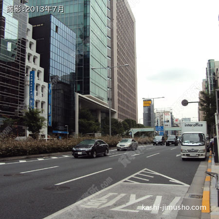 前面道路(青山通り)