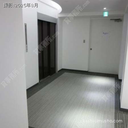 貸室階エレベーターホール