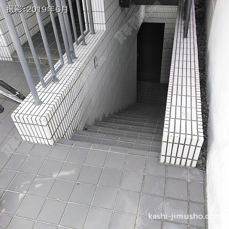地下専用階段
