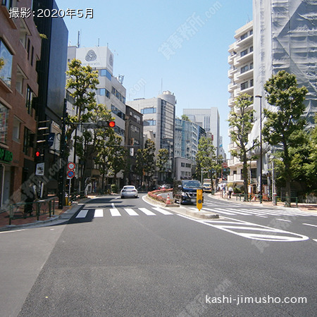 前面道路(外苑西通り）