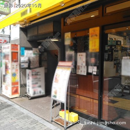 ビル入口前