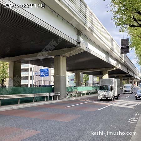 前面道路(六本木通り)