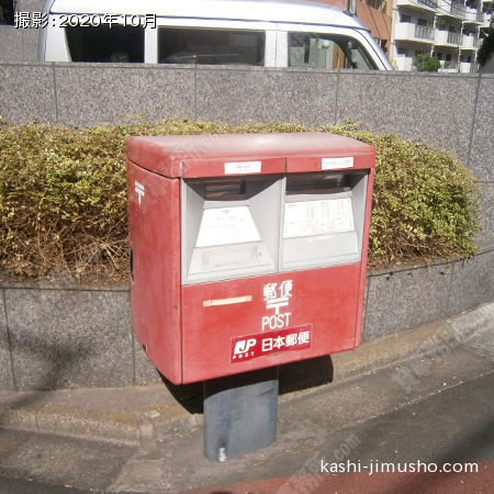 敷地に隣接した郵便ポスト
