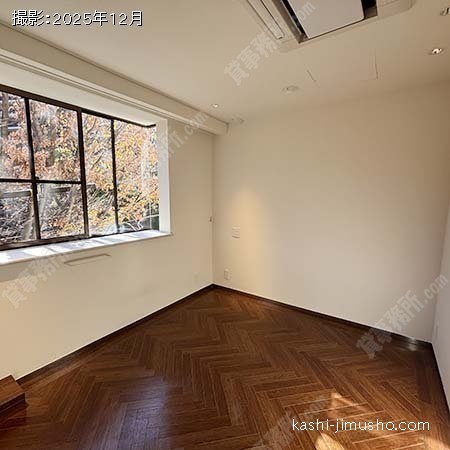 貸室内(3階302-303号室)