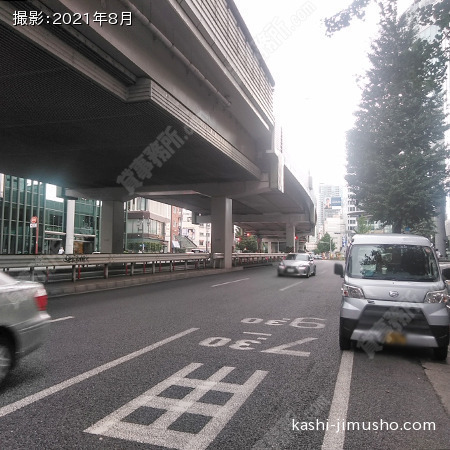 前面道路(六本木通り）