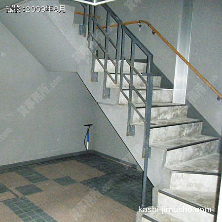 ２階へ上がる階段 