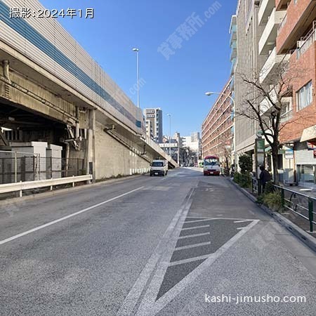 前面道路(明治通り）