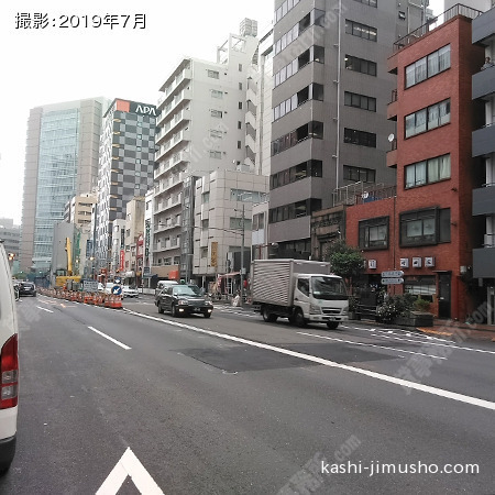 前面道路(新目白通り)