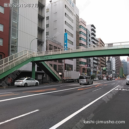 前面道路(新目白通り)