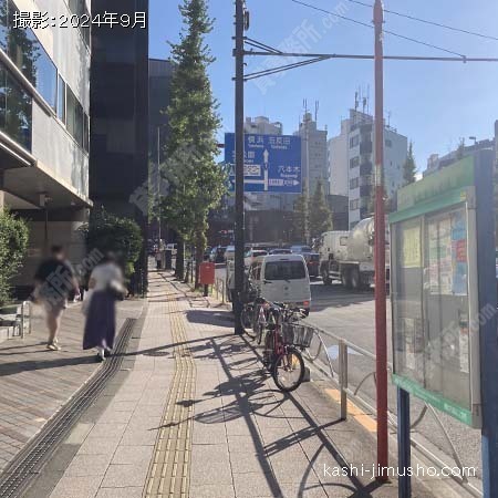 前面道路(桜田通り)