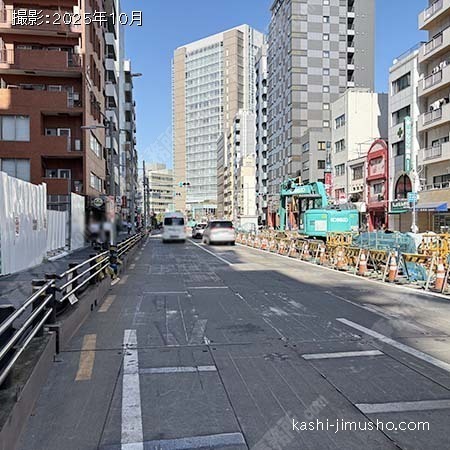 前面道路(目白通り）