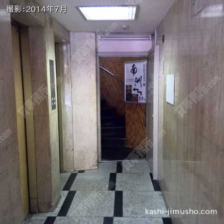 エレベーター前