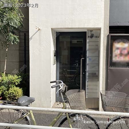 ビル入口前 ビル入口前