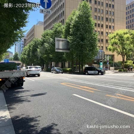 前面道路(桜田通り)