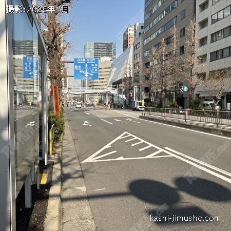 前面道路(桜田通り)