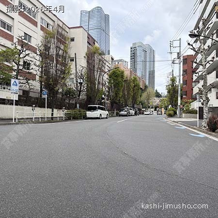 前面道路(切通坂）