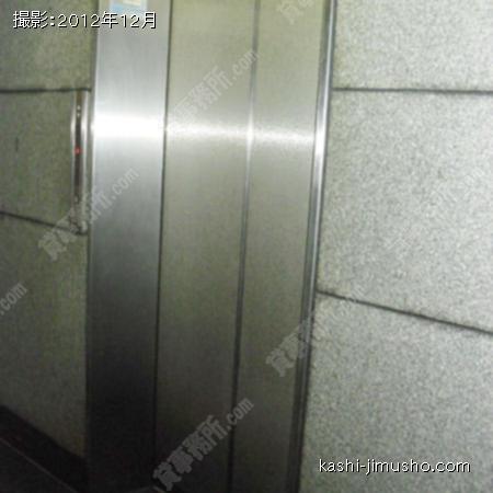 エレベーターホール① 