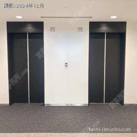 貸室階エレベーターホール
