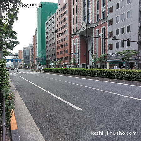 前面道路(桜田通り)