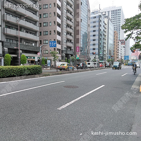 前面道路(桜田通り)