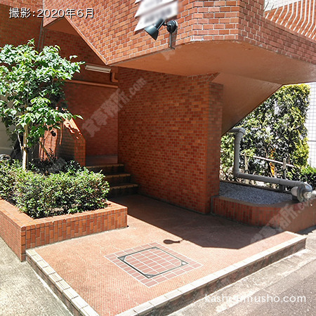 事務所区画入口