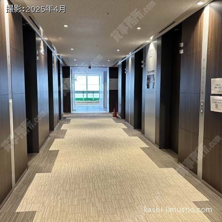 貸室階エレベーターホール