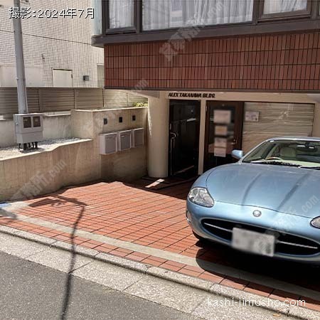 建物入口前面