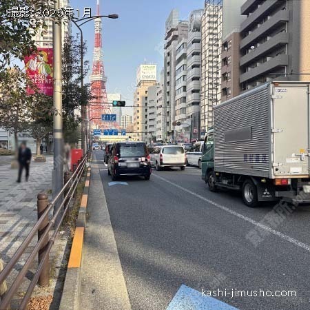 前面道路(桜田通り)